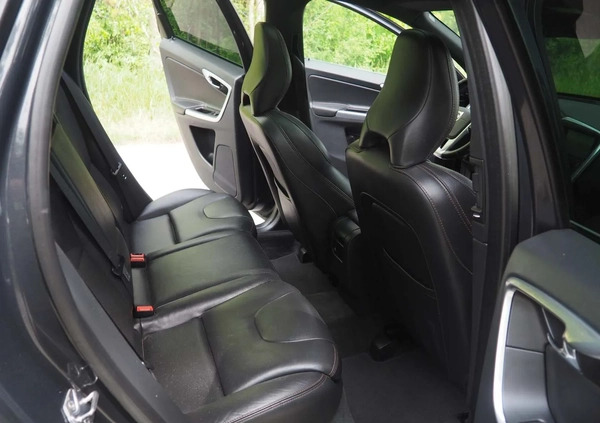 Volvo XC 60 cena 59900 przebieg: 237400, rok produkcji 2015 z Sanok małe 742